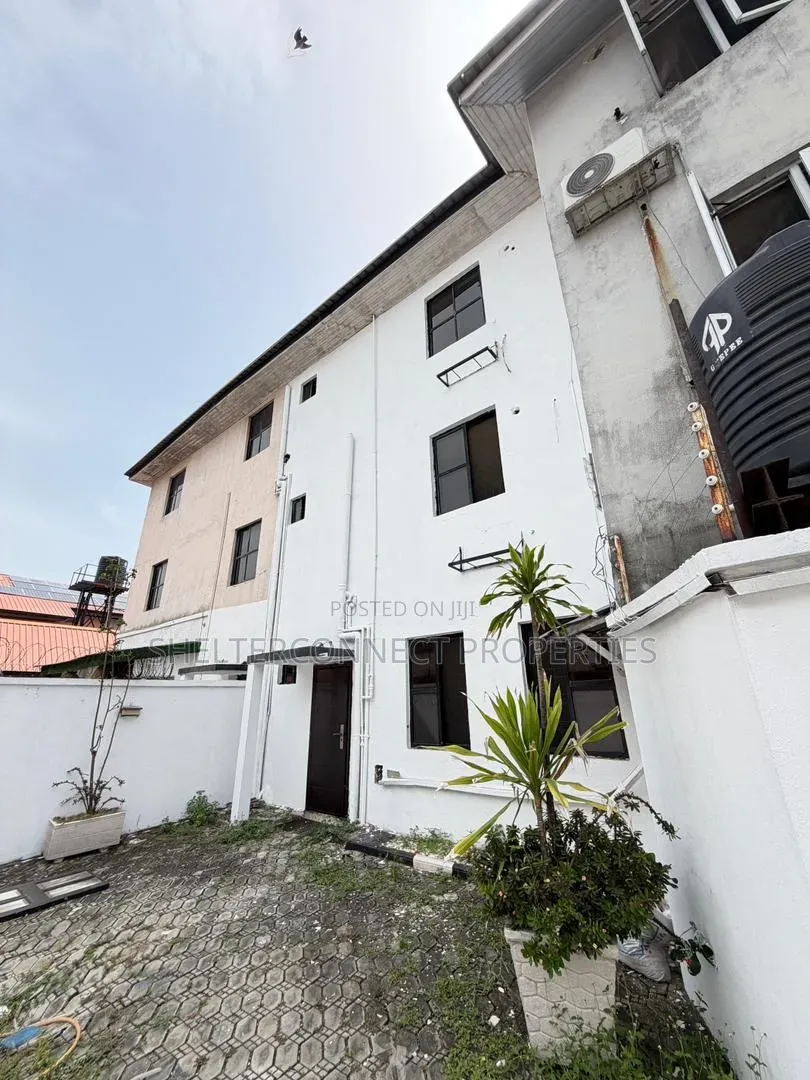 4bdrm Duplex in Lekki Phase 1 for sale