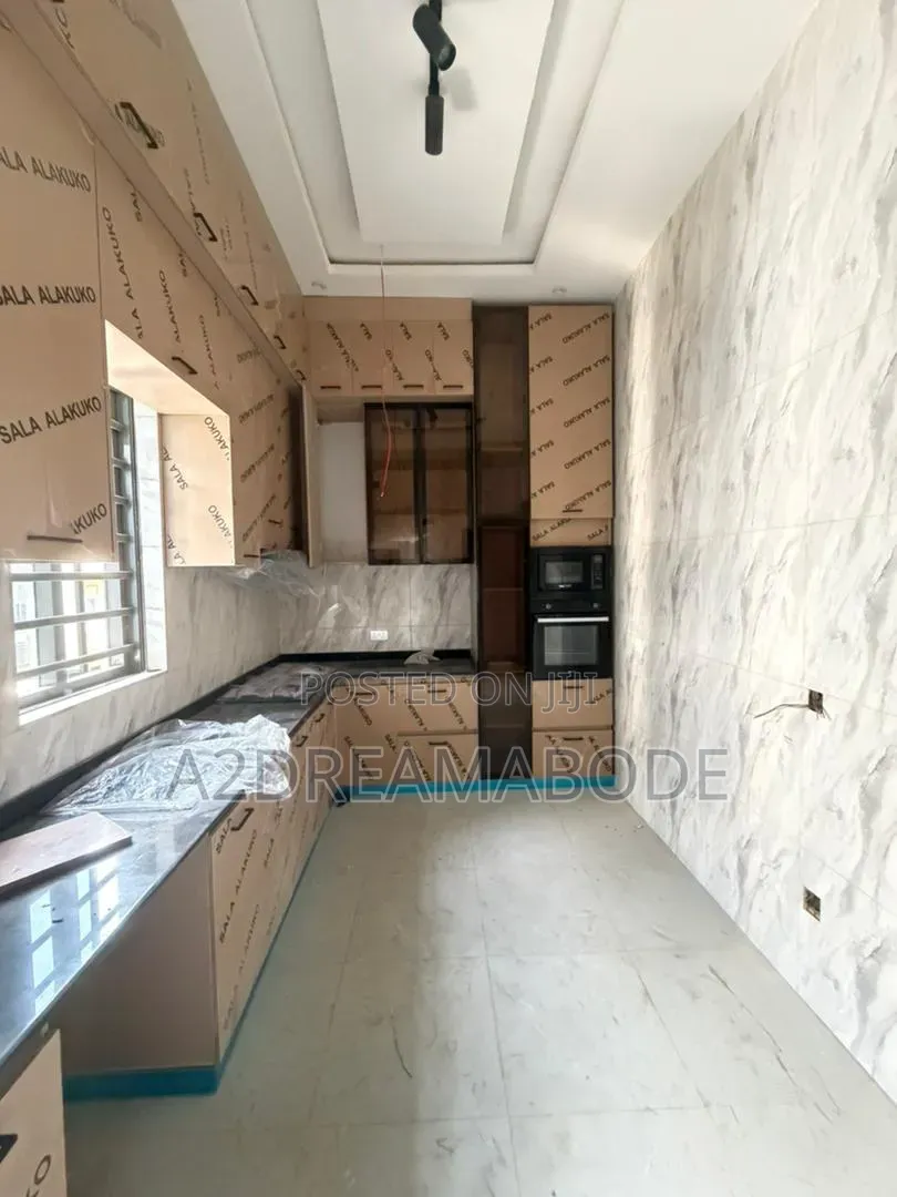3bdrm Apartment in Opebi for sale