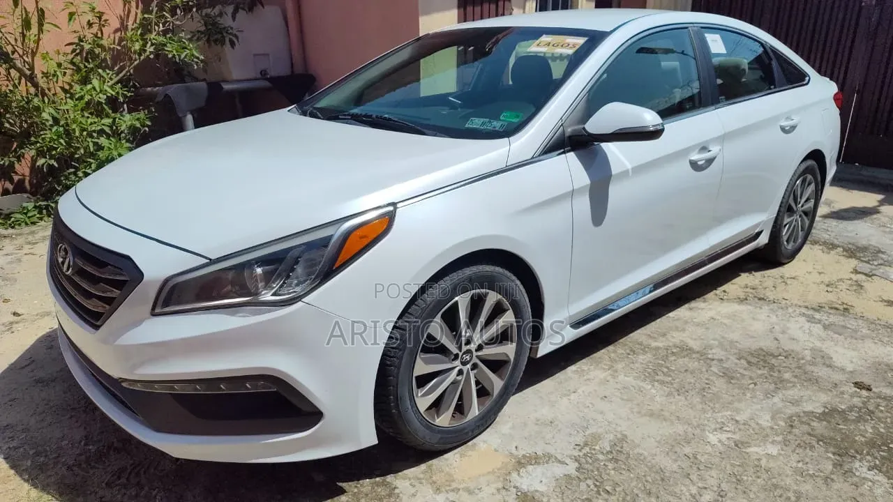 Hyundai Sonata SE 4dr Sedan (2.4L 4cyl 6A) 2015 White