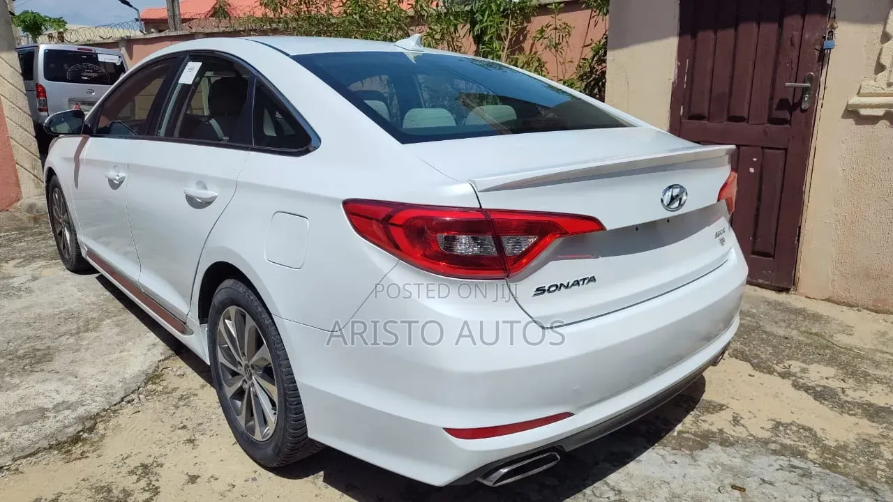 Hyundai Sonata SE 4dr Sedan (2.4L 4cyl 6A) 2015 White