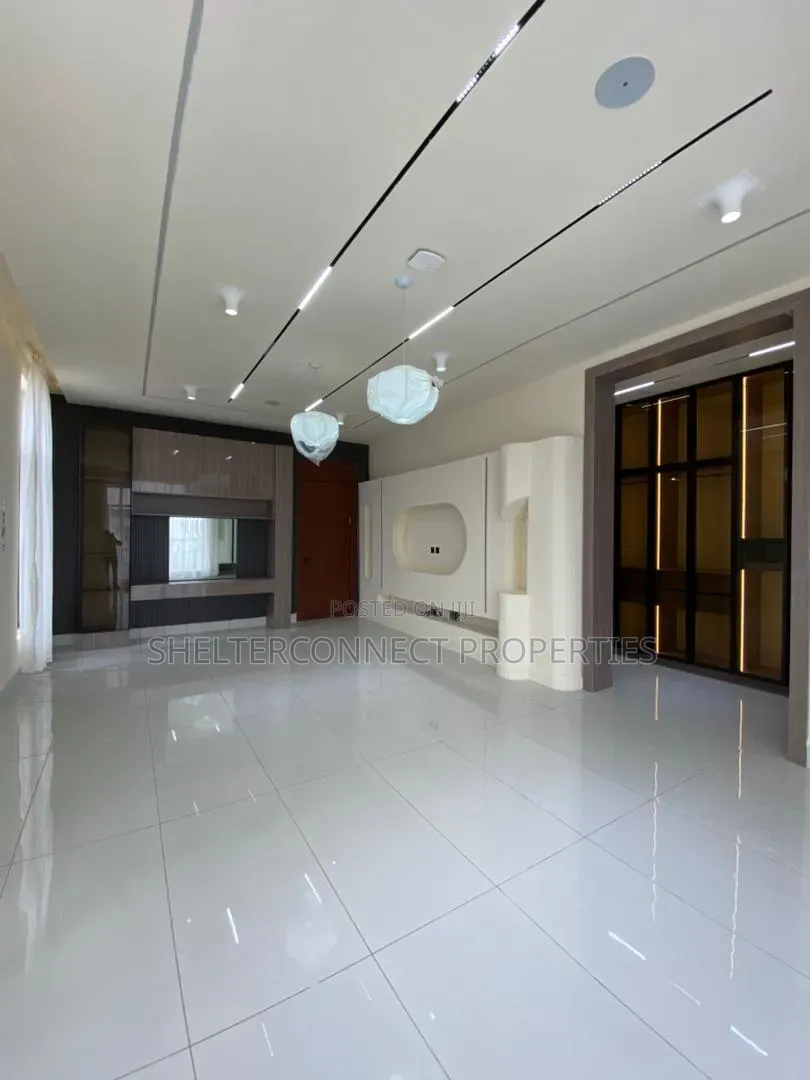 5bdrm Duplex in Lekki Expressway for sale