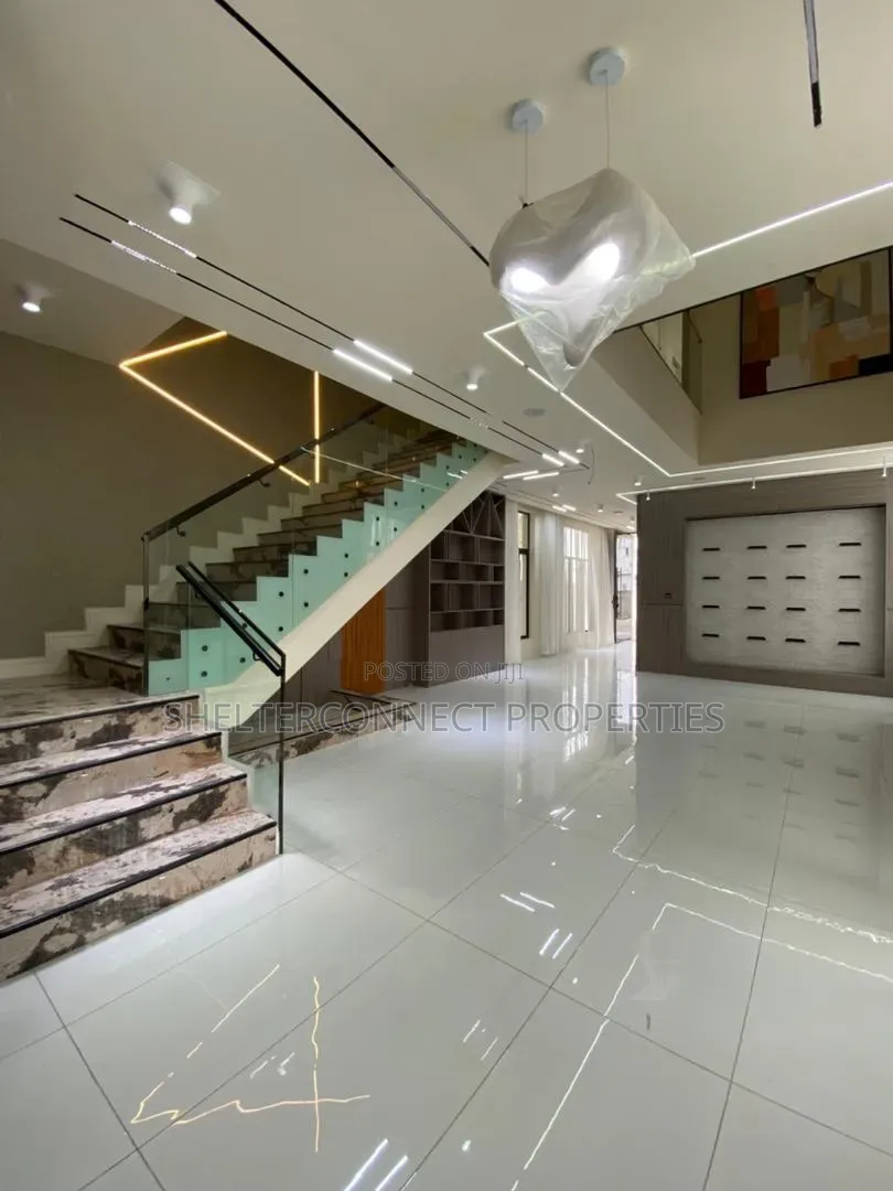 5bdrm Duplex in Lekki Expressway for sale
