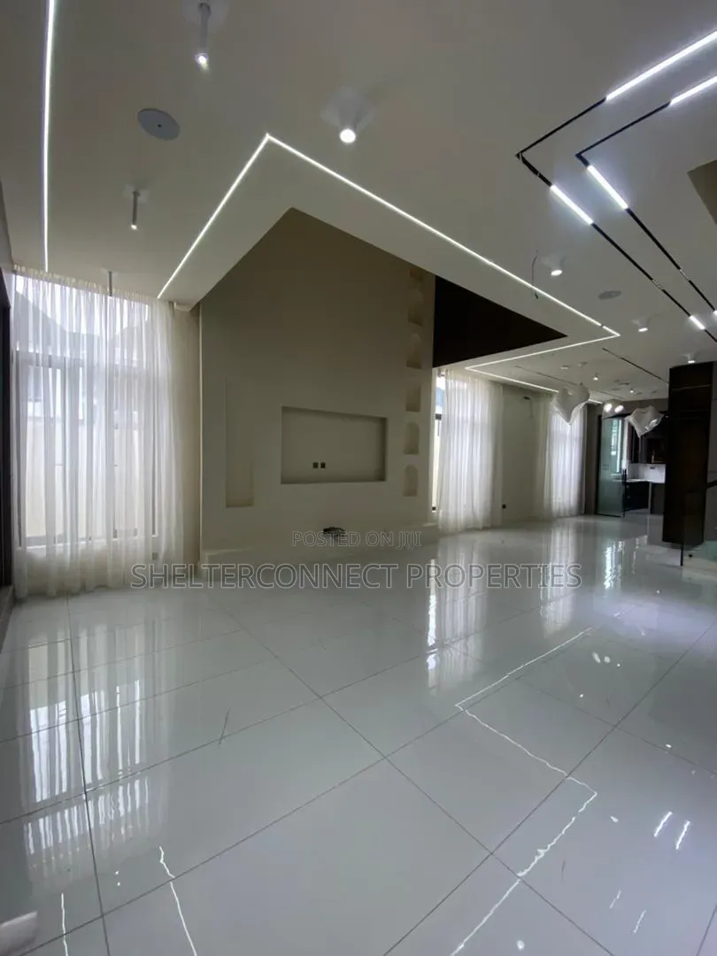 5bdrm Duplex in Lekki Expressway for sale