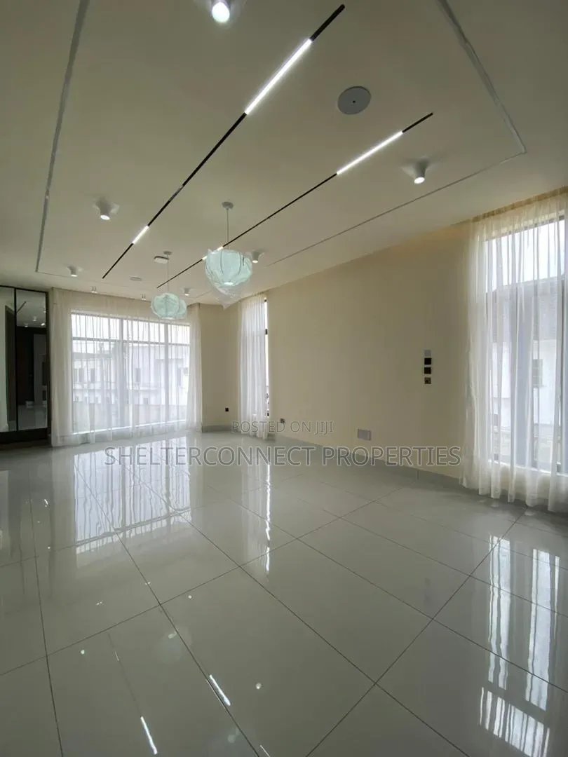 5bdrm Duplex in Lekki Expressway for sale