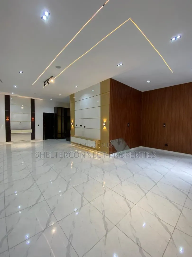 5bdrm Duplex in Lekki Expressway for sale