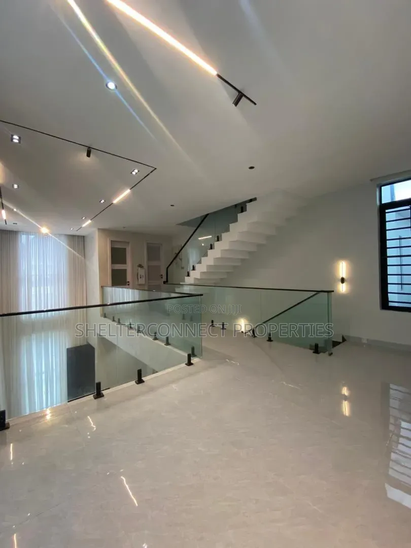5bdrm Duplex in Lekki Expressway for sale