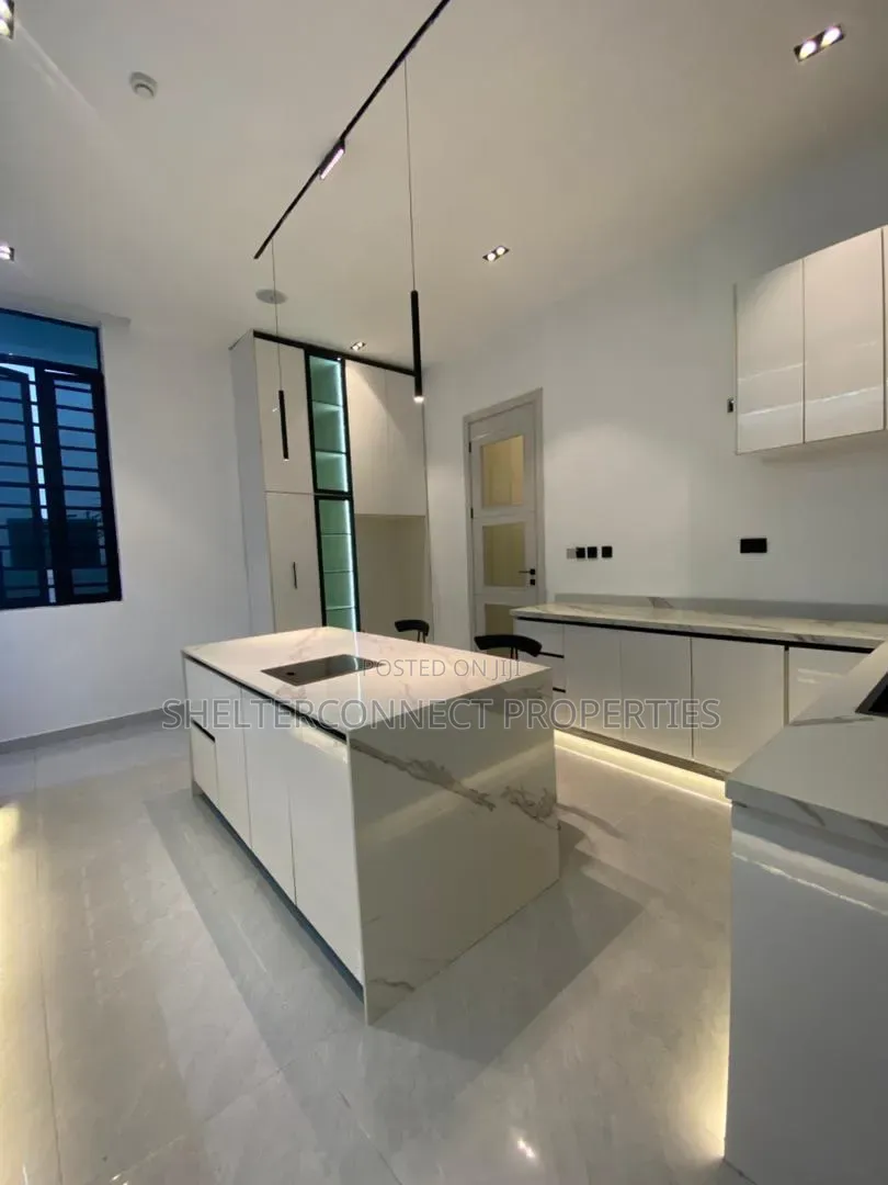 5bdrm Duplex in Lekki Expressway for sale