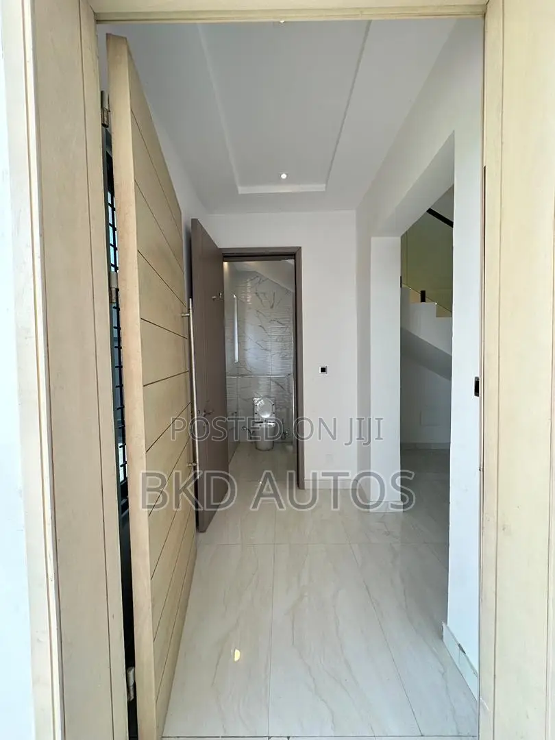 5bdrm Duplex in Lekki Phase 1 for sale
