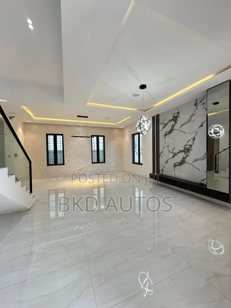 5bdrm Duplex in Lekki Phase 1 for sale