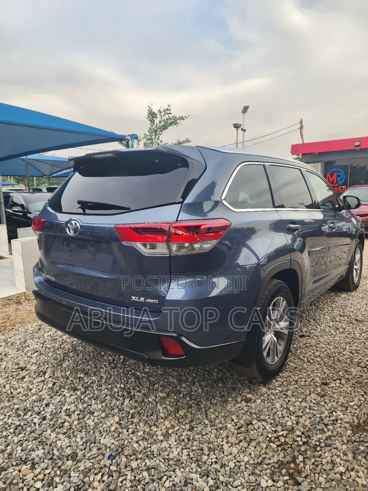 Toyota Highlander XLE 4x2 V6 (3.5L 6cyl 8A) 2018 Blue