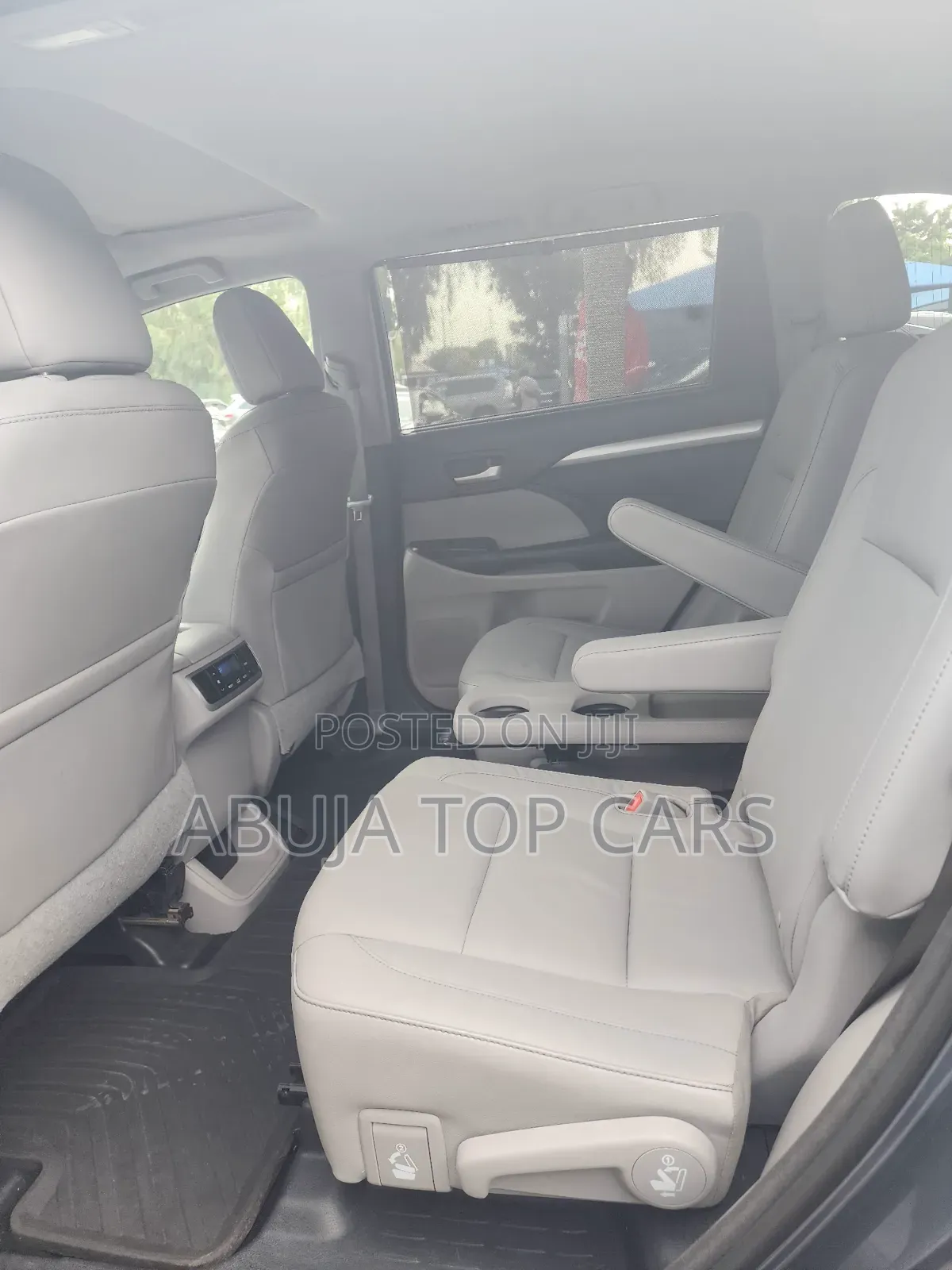 Toyota Highlander XLE 4x2 V6 (3.5L 6cyl 8A) 2018 Blue