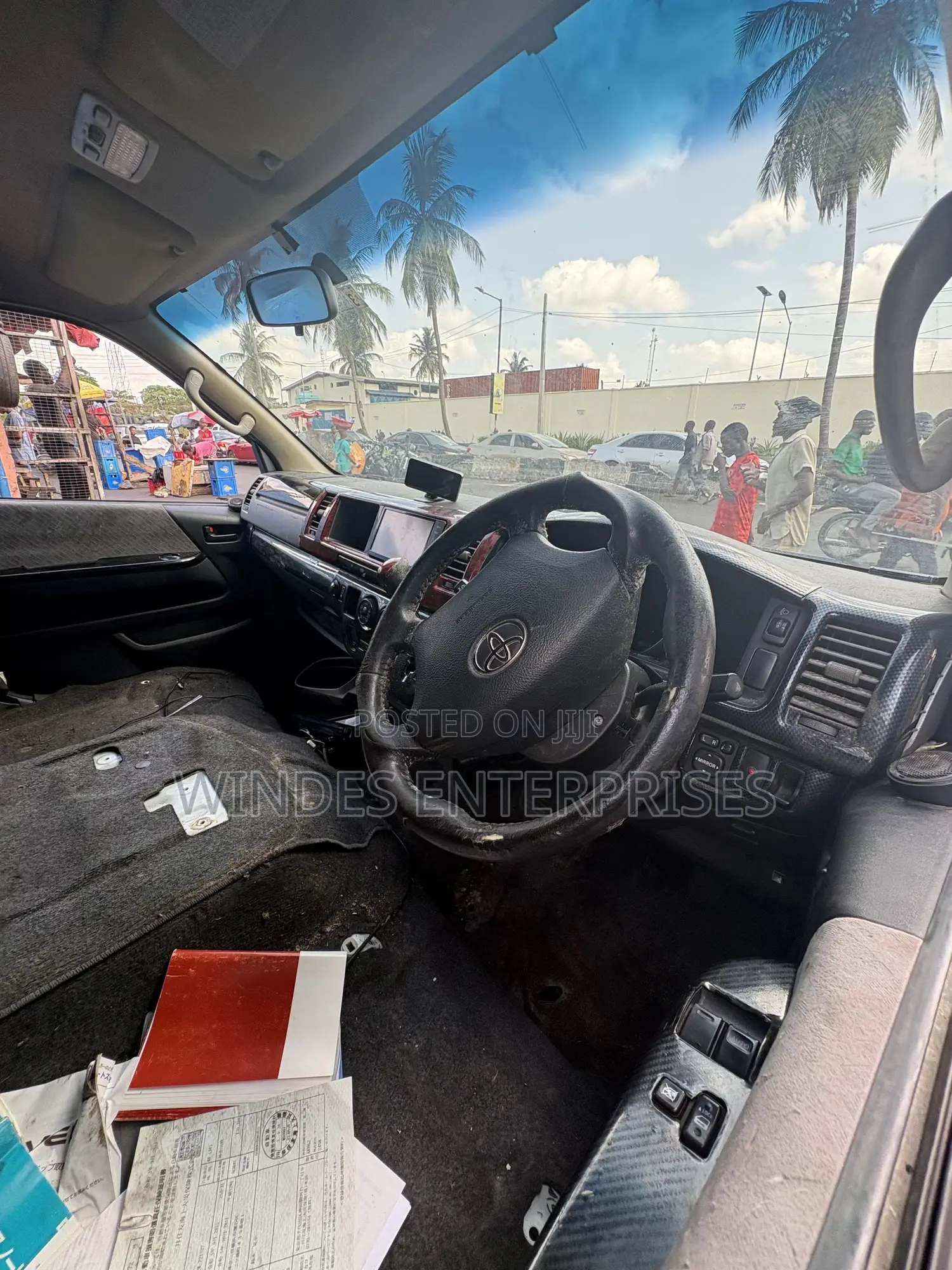 Toyota HiAce 2010 White