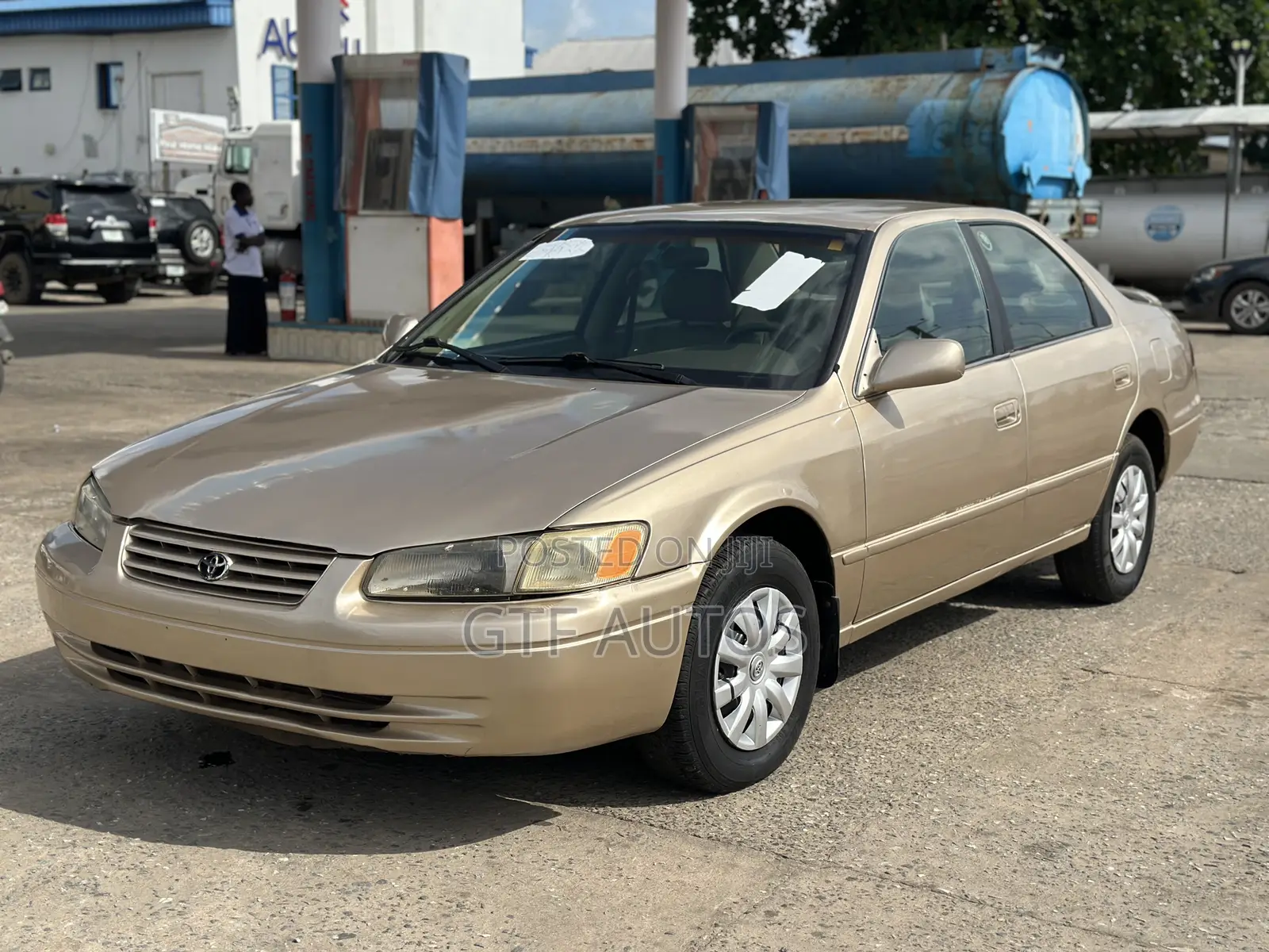Toyota Camry Automatic 1999 Gold