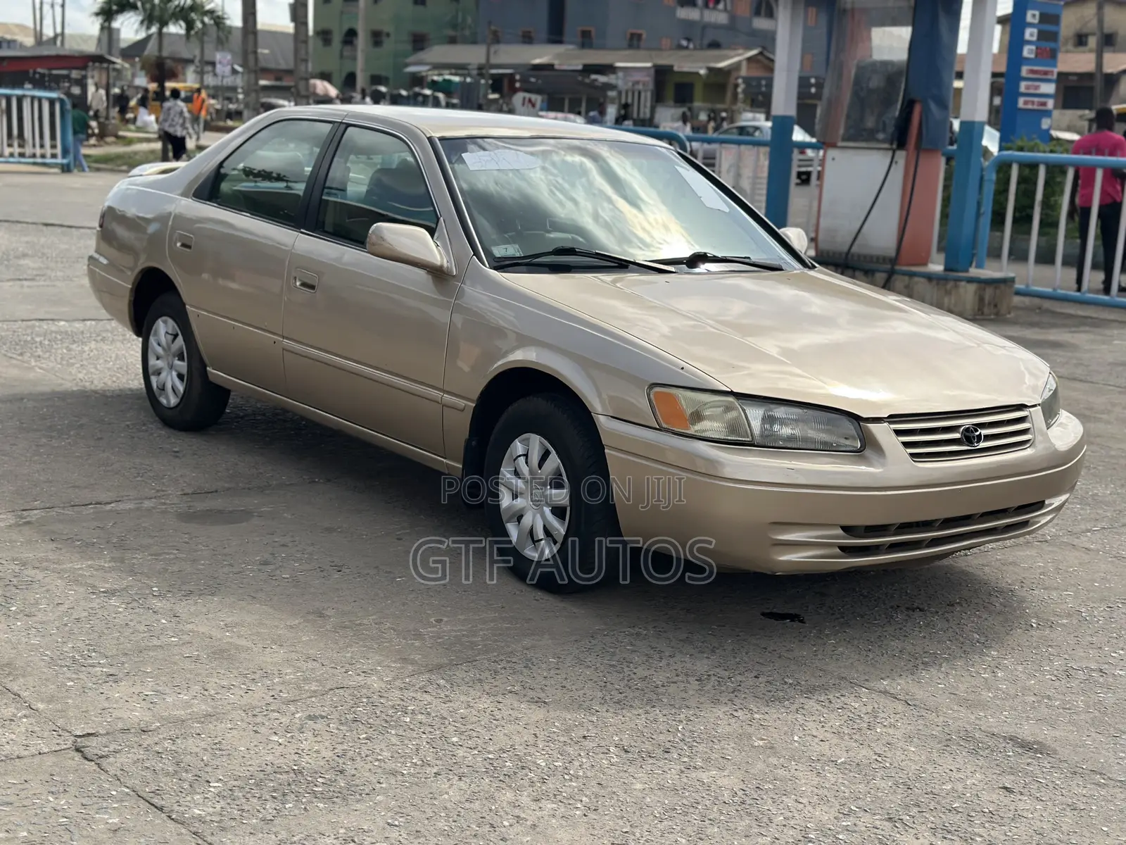 Toyota Camry Automatic 1999 Gold
