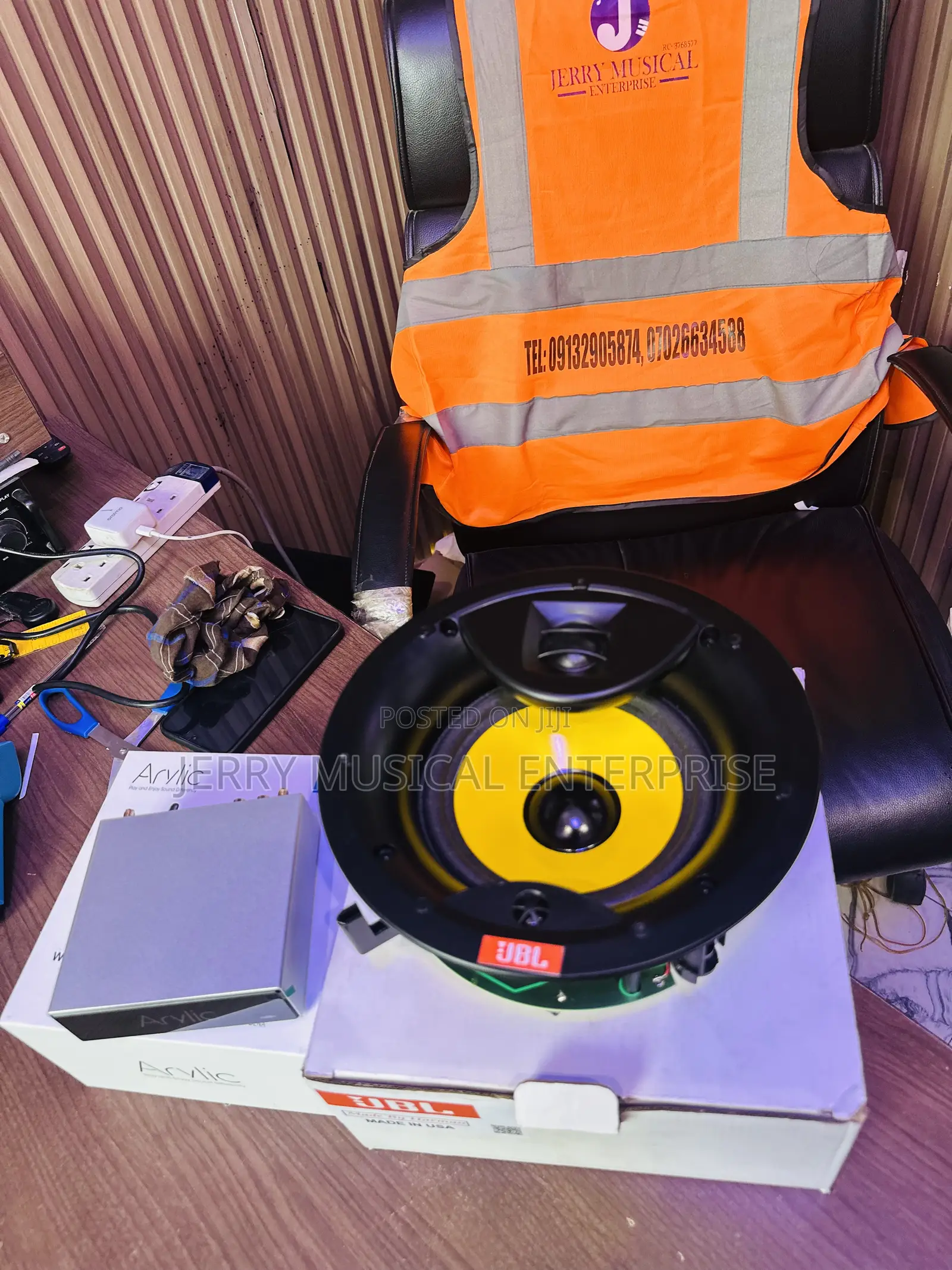 Arylic Networks Stream Amplifer A50+ JBL in Ceiling SPK