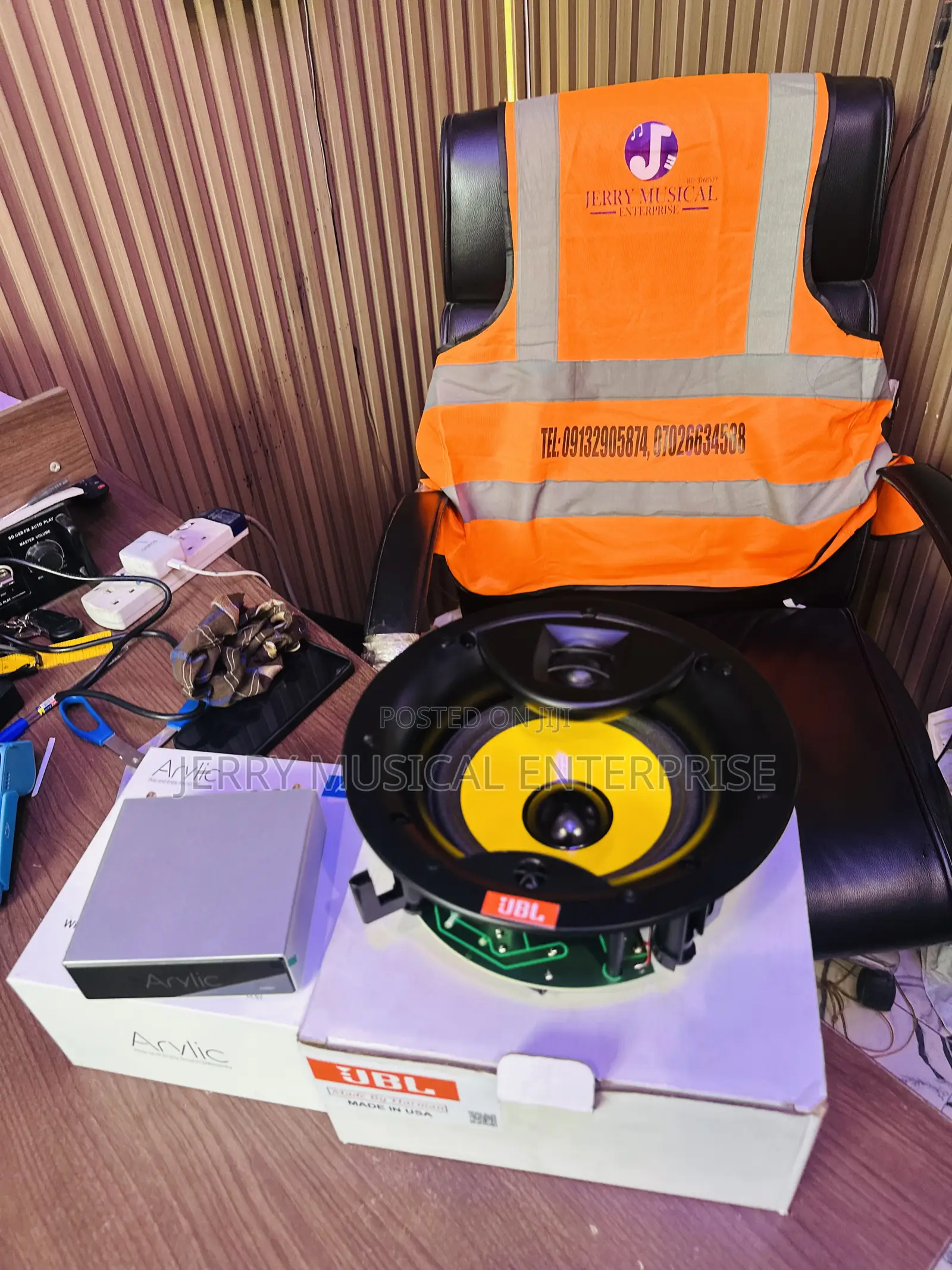Arylic Networks Stream Amplifer A50+ JBL in Ceiling SPK