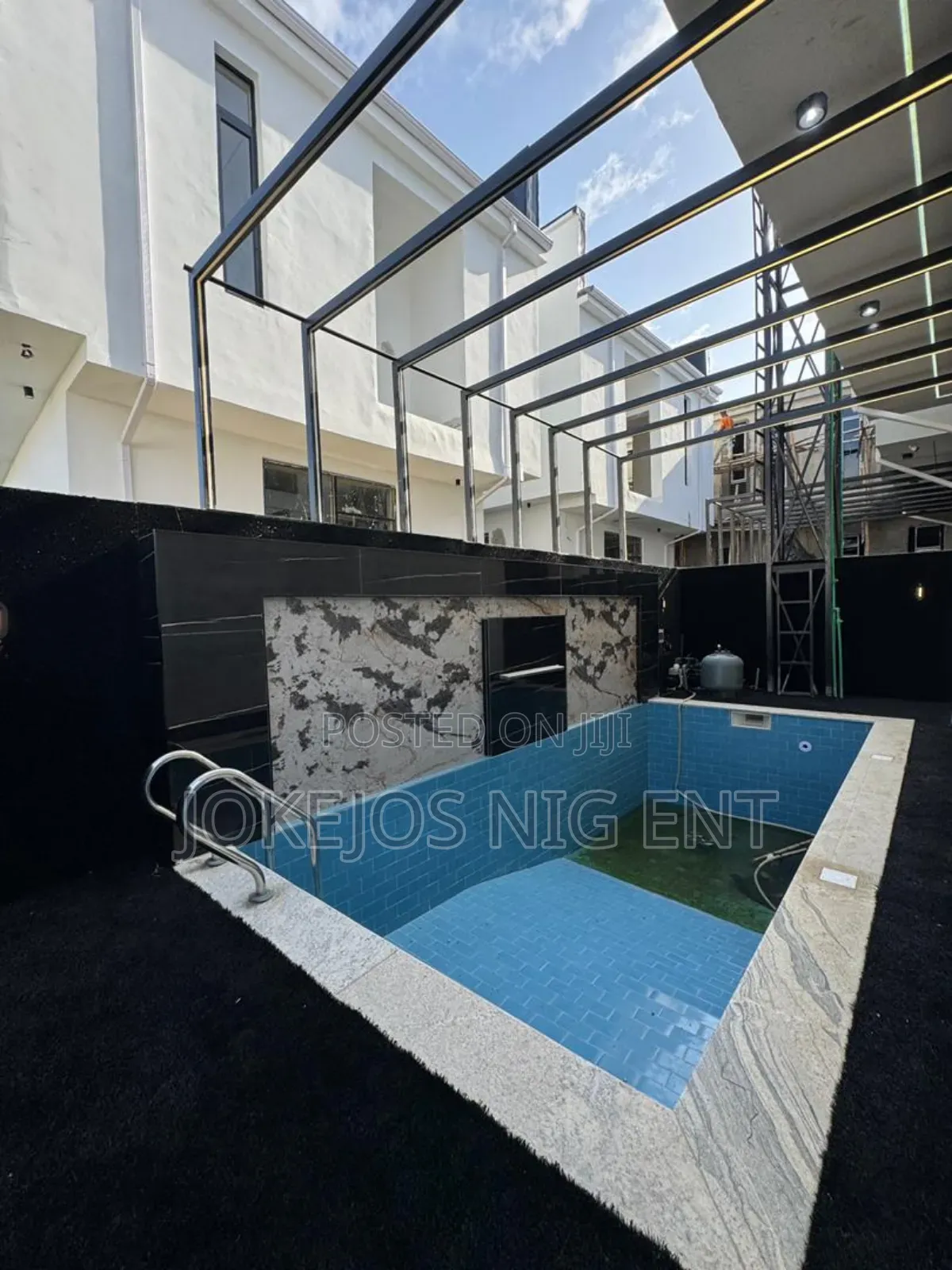 5bdrm Duplex in Orchid Road, Lafiaji for sale