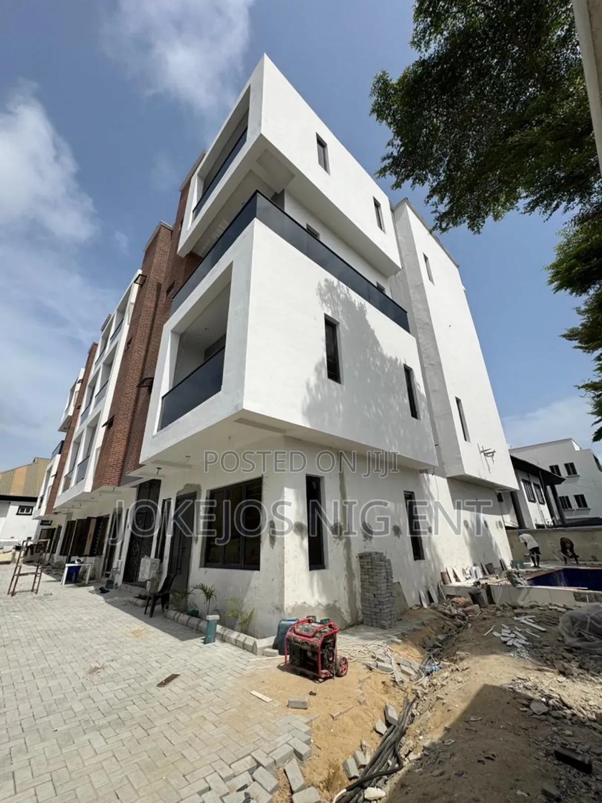 3bdrm Maisonette in Lekki Phase 1 for sale