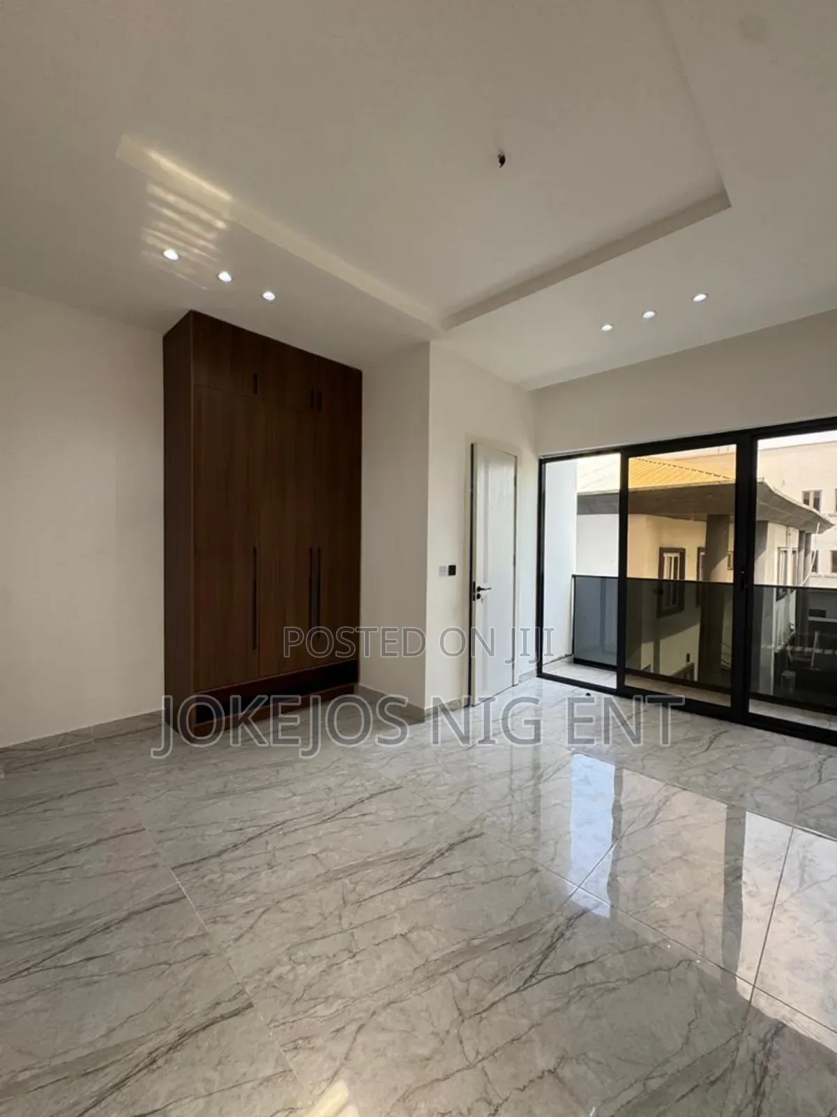 3bdrm Maisonette in Lekki Phase 1 for sale