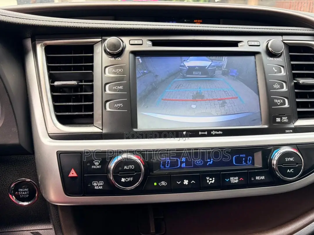 Toyota Highlander XLE 4x4 V6 (3.5L 6cyl 8A) 2017 Gray