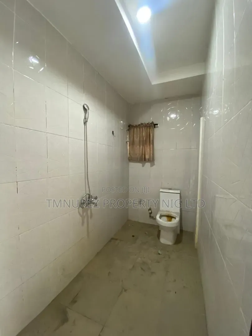 2bdrm Apartment in Osapa london for rent