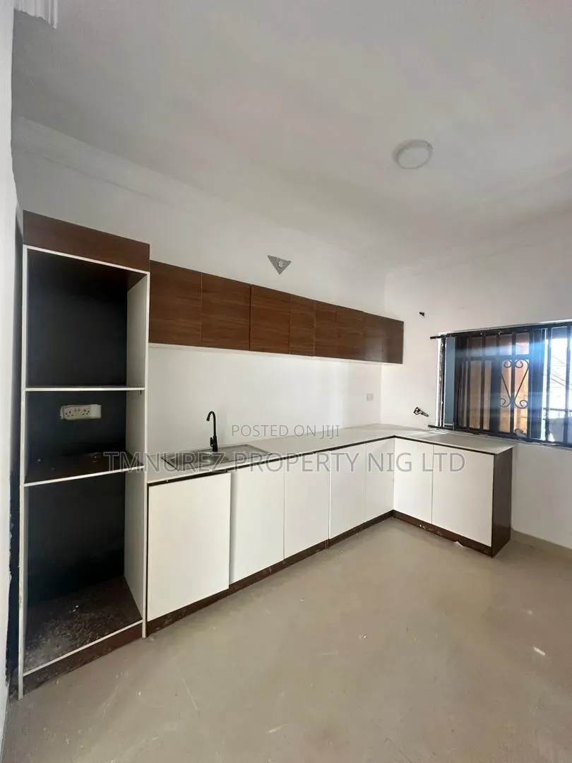 Mini Flat in Osapa london for rent