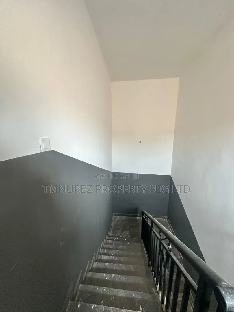 Mini Flat in Osapa london for rent