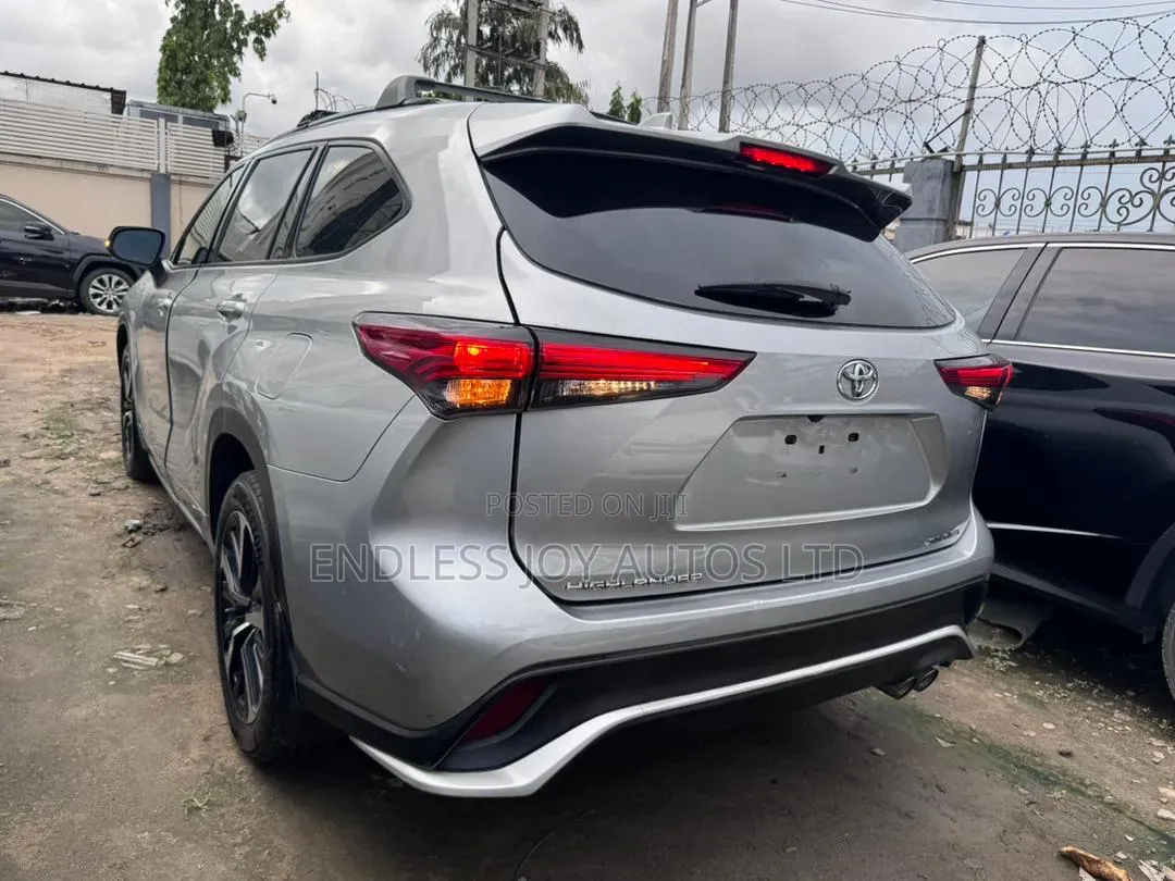 Toyota Highlander XSE AWD 2023 Silver