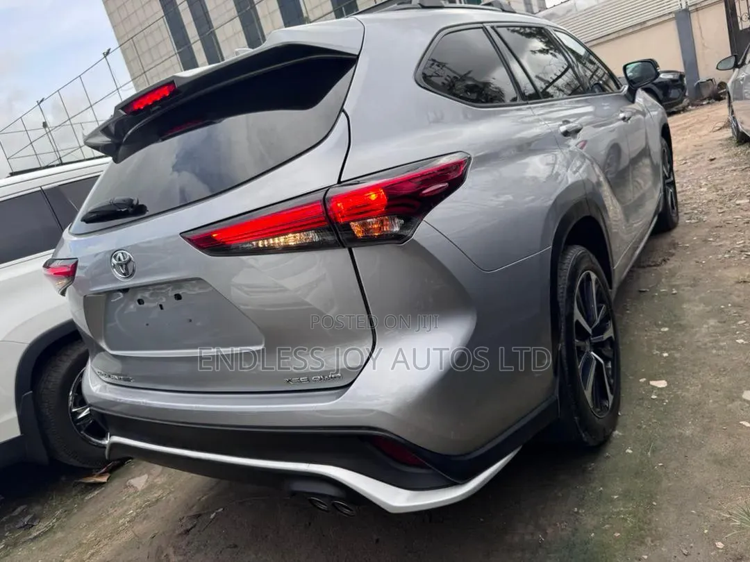 Toyota Highlander XSE AWD 2023 Silver