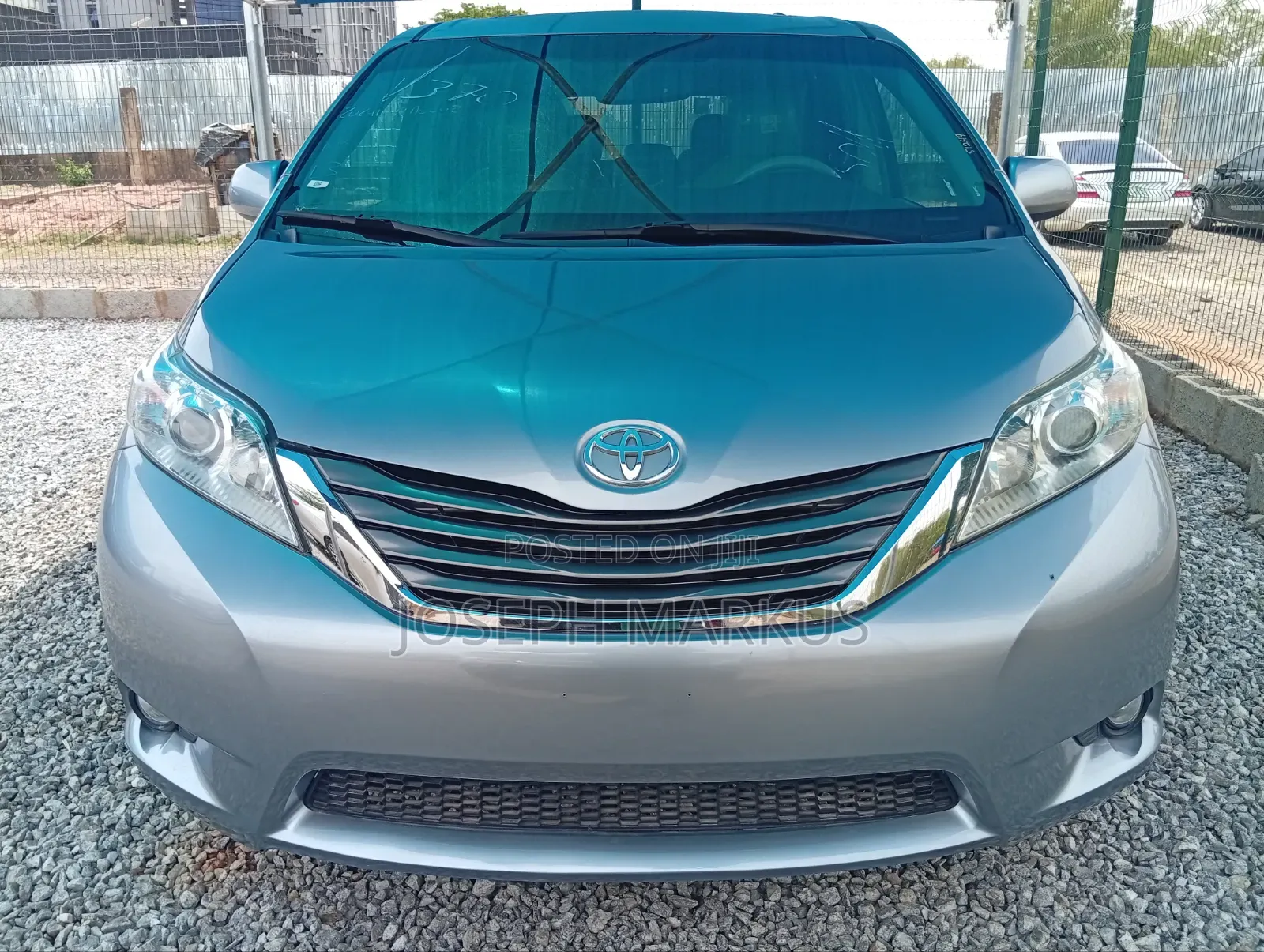 Toyota Sienna XLE AWD 7-Passenger 2013 Silver