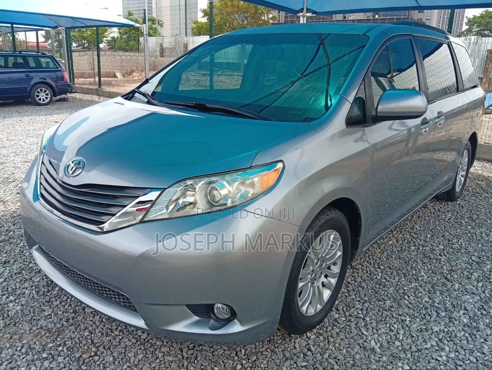 Toyota Sienna XLE AWD 7-Passenger 2013 Silver