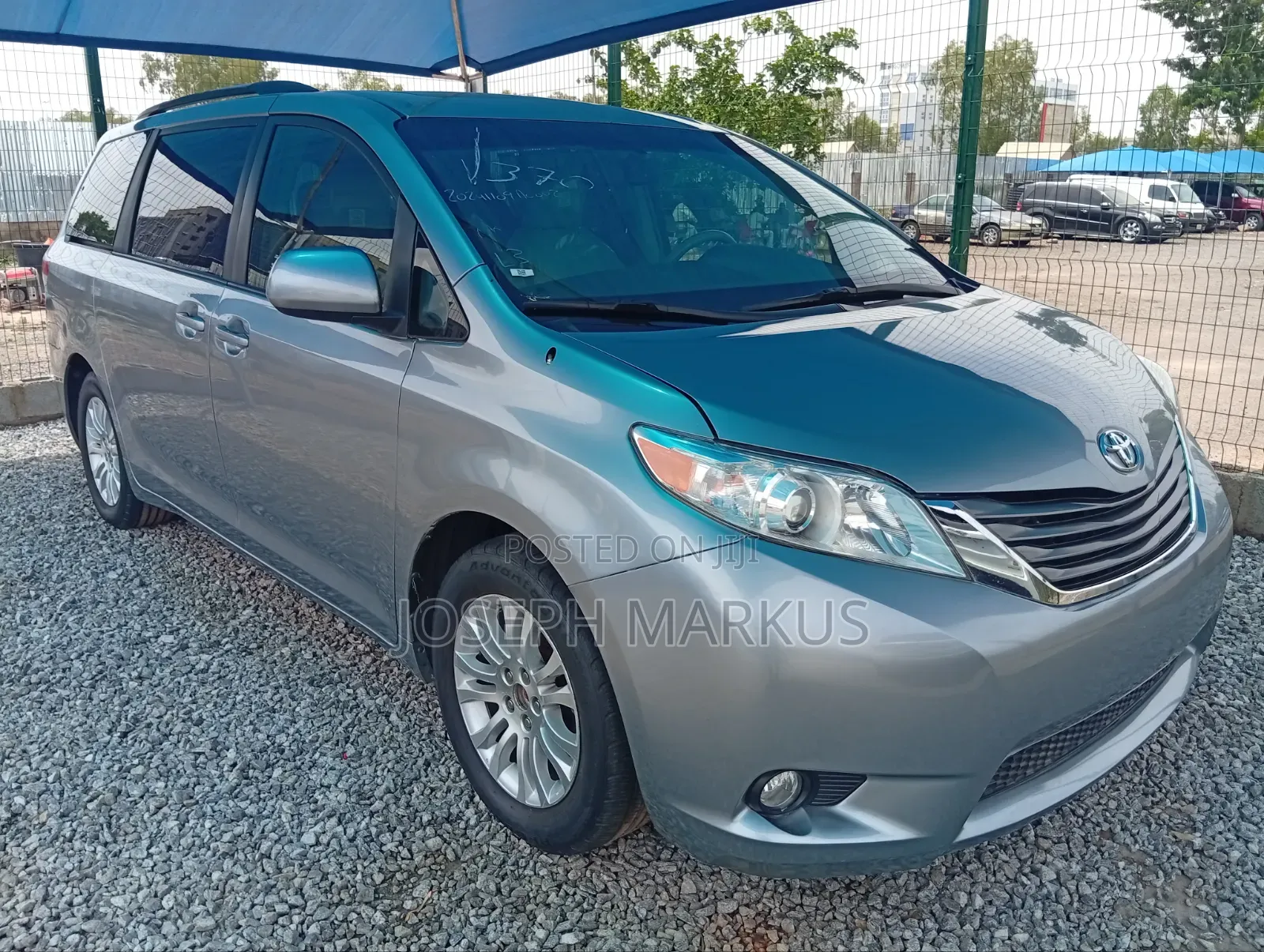 Toyota Sienna XLE AWD 7-Passenger 2013 Silver