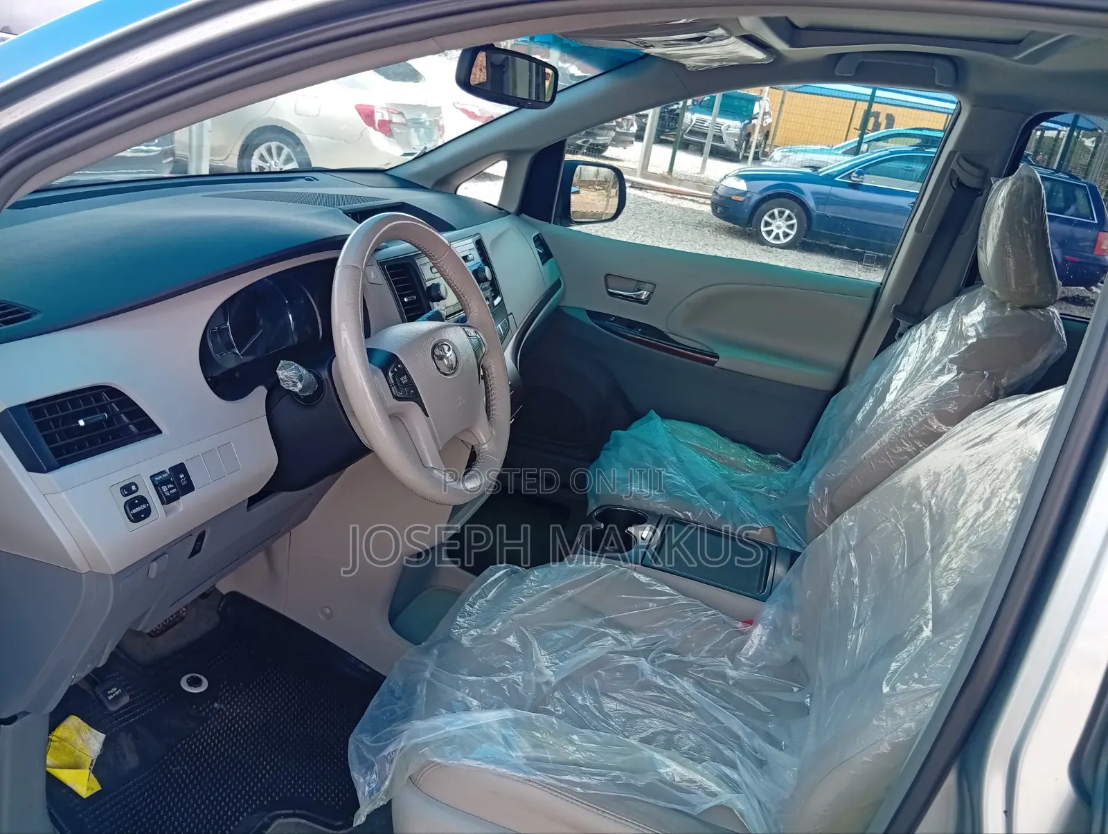 Toyota Sienna XLE AWD 7-Passenger 2013 Silver