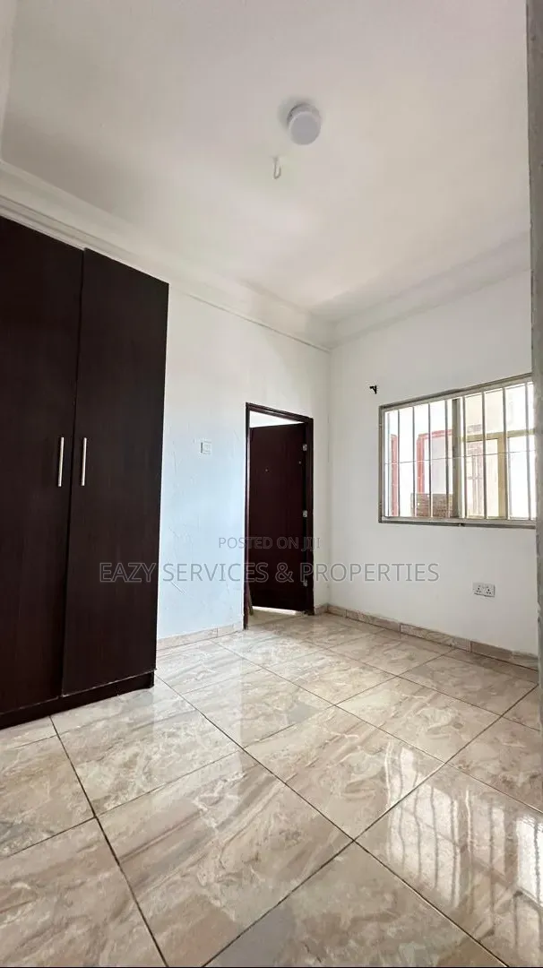 Mini Flat in Gated And Secured, Osapa london for rent