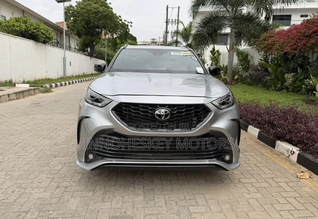 Toyota Highlander XSE 2021 Silver