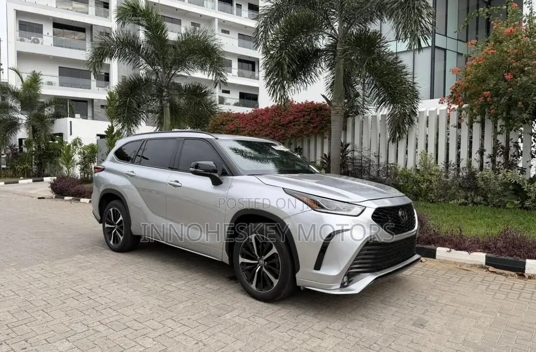 Toyota Highlander XSE 2021 Silver