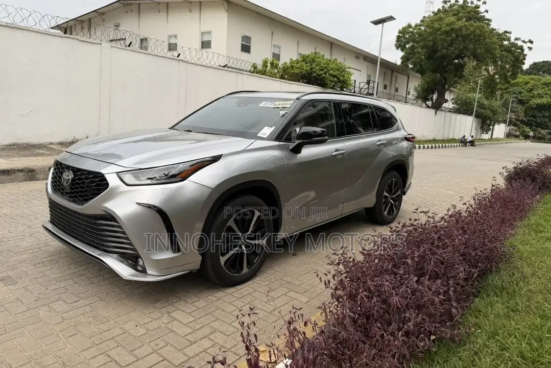 Toyota Highlander XSE 2021 Silver