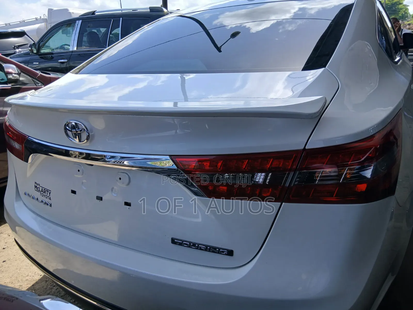 Toyota Avalon Touring Sedan FWD (3.5 6cyl 6A) 2017 White
