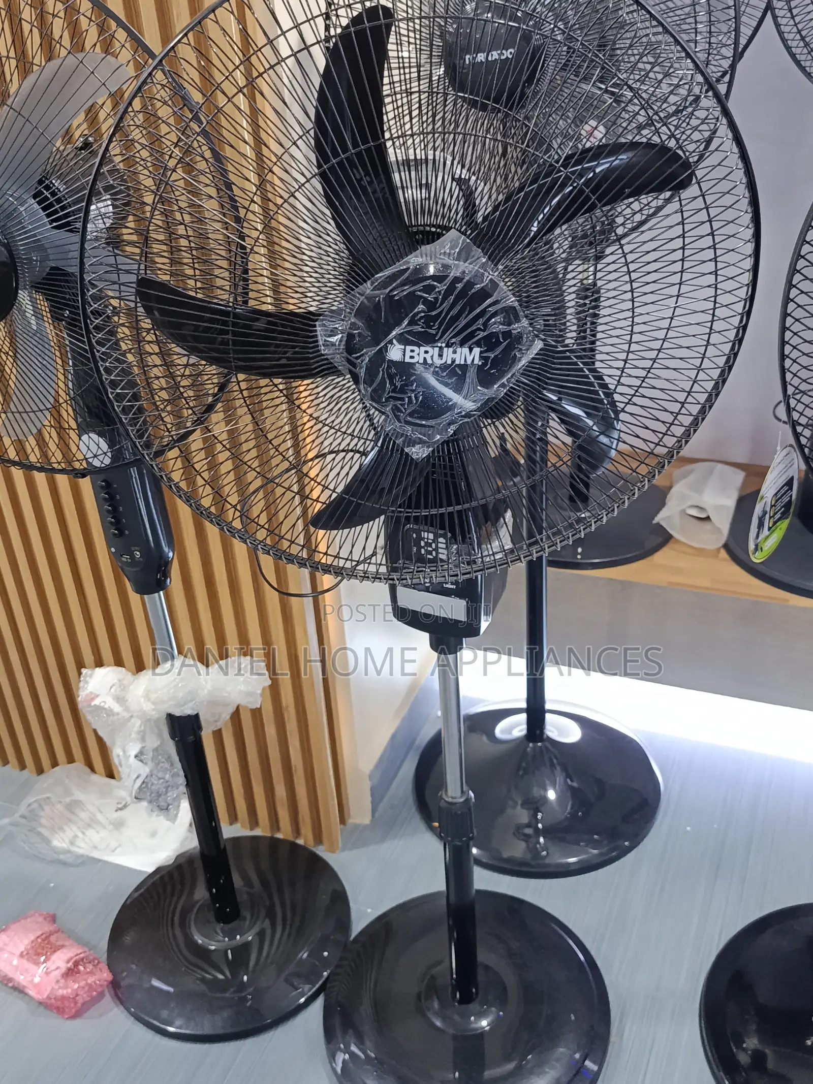 Bruhm 18′′ Rechargeable Standing Fan Bes-18cb