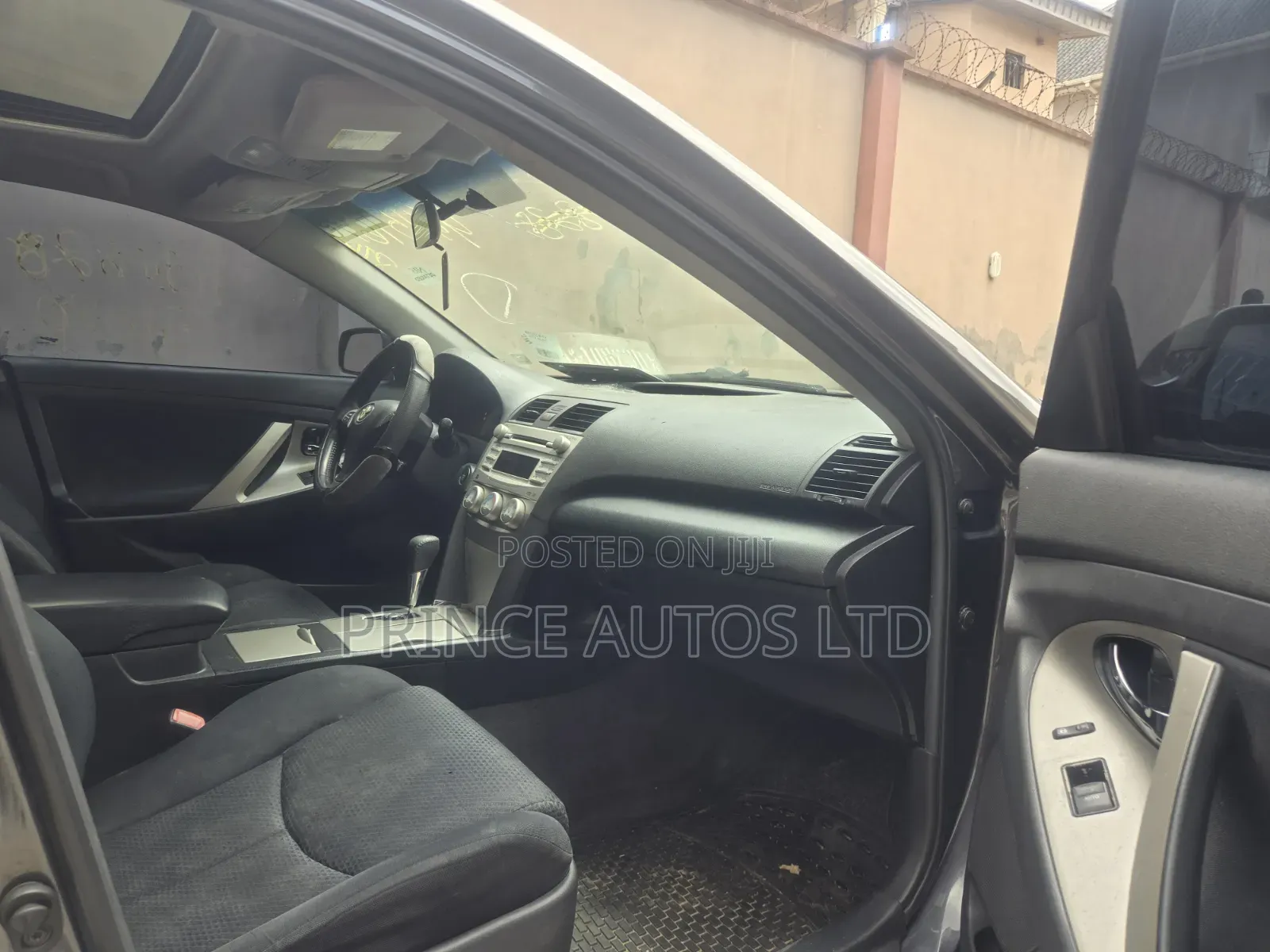 Toyota Camry SE 4dr Sedan (2.5L 4cyl 6AM) 2010 Gray