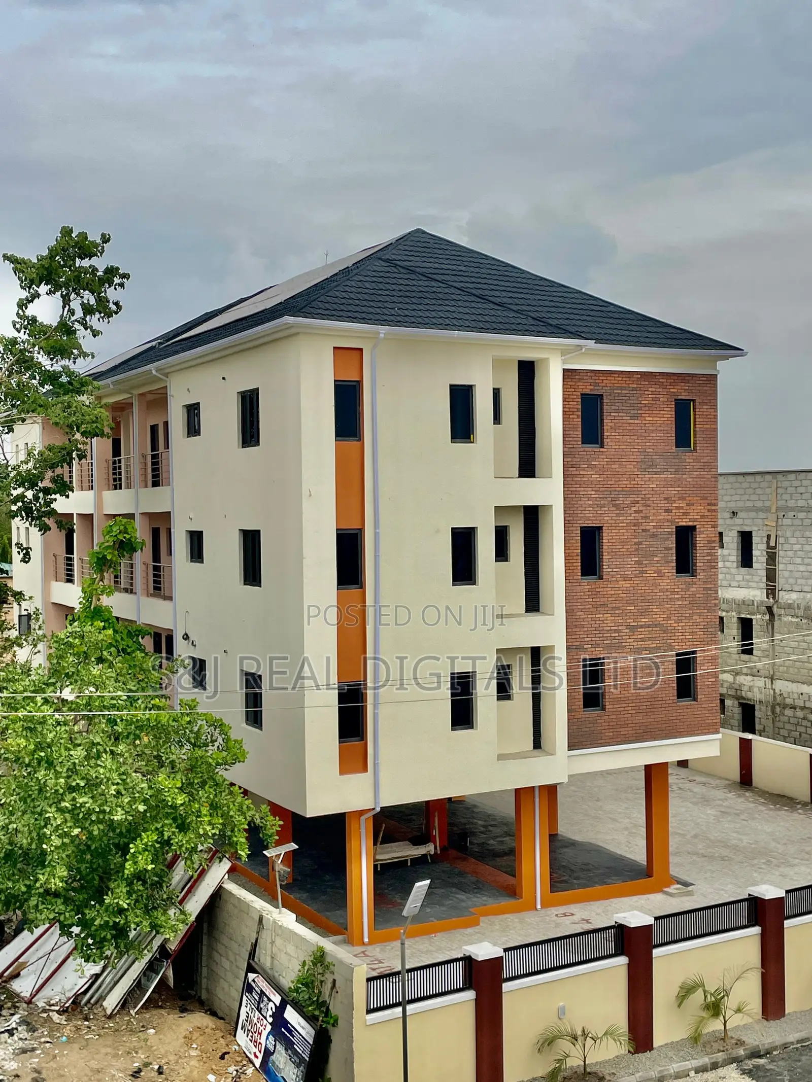 20bdrm Apartment in Katampe (Main) for sale