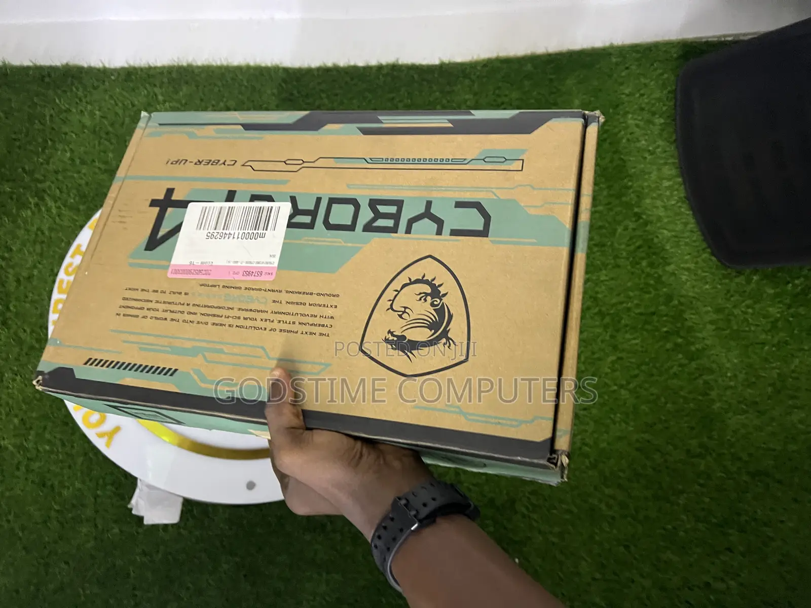 New Laptop MSI Cyborg 14 16GB Intel Core i7 SSD 512GB