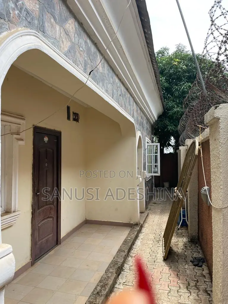 4bdrm Duplex in Supercell Estate for sale