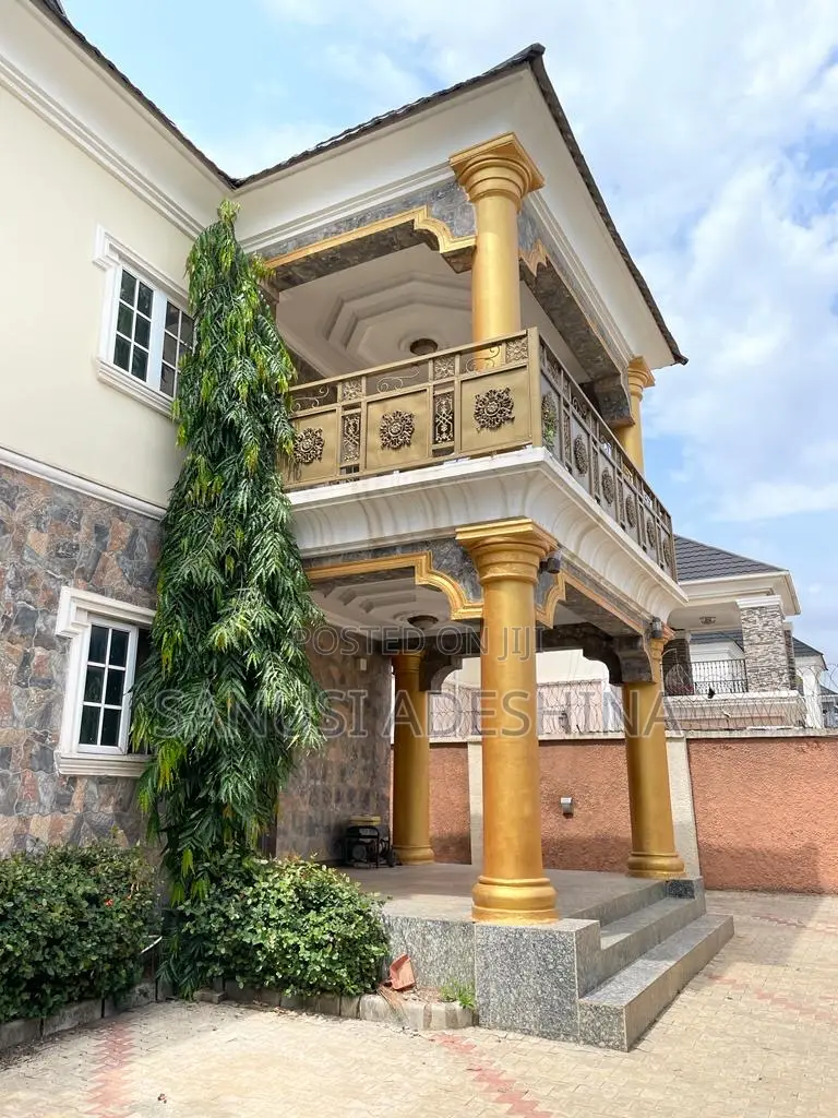 4bdrm Duplex in Supercell Estate for sale