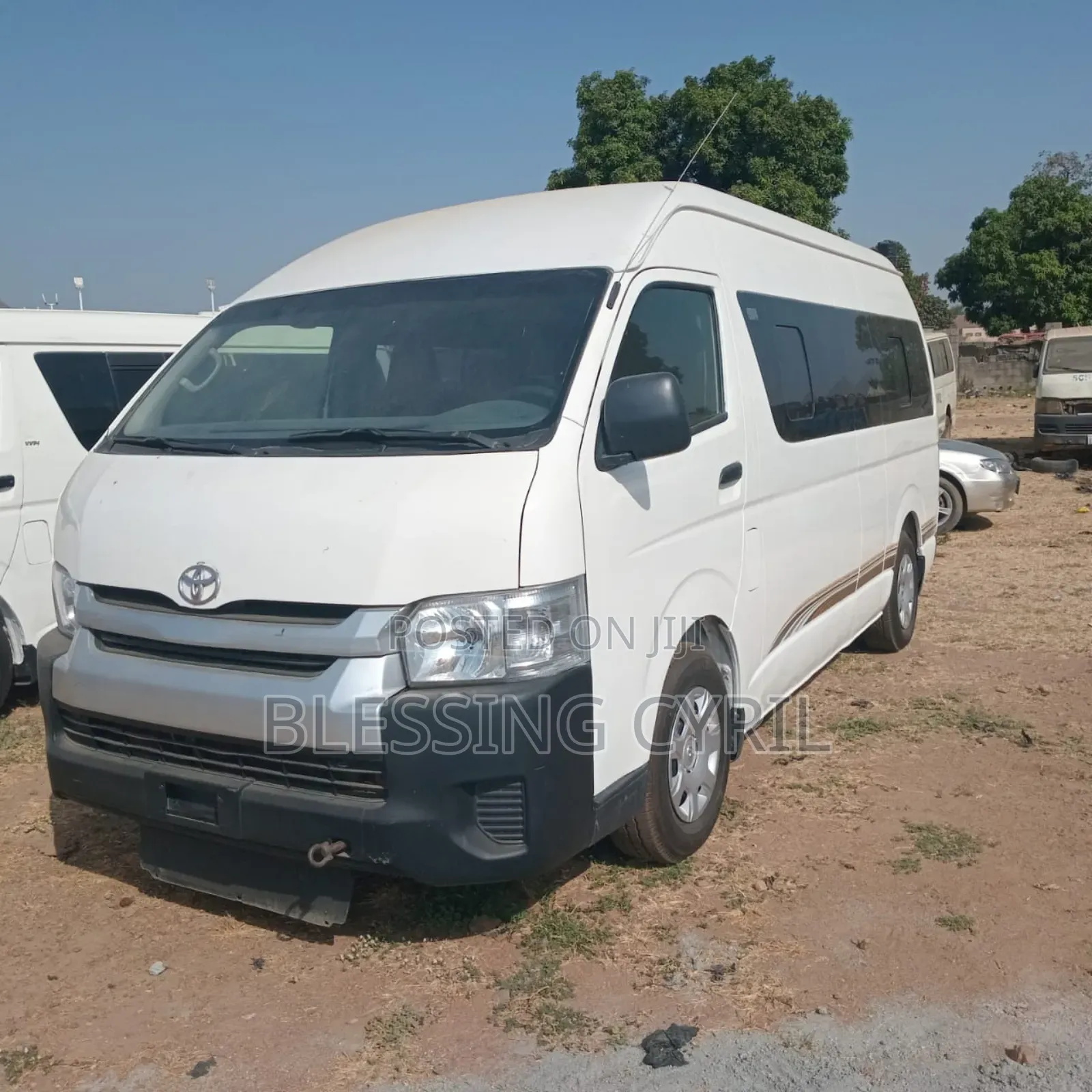 Toyota HiAce 2016 White