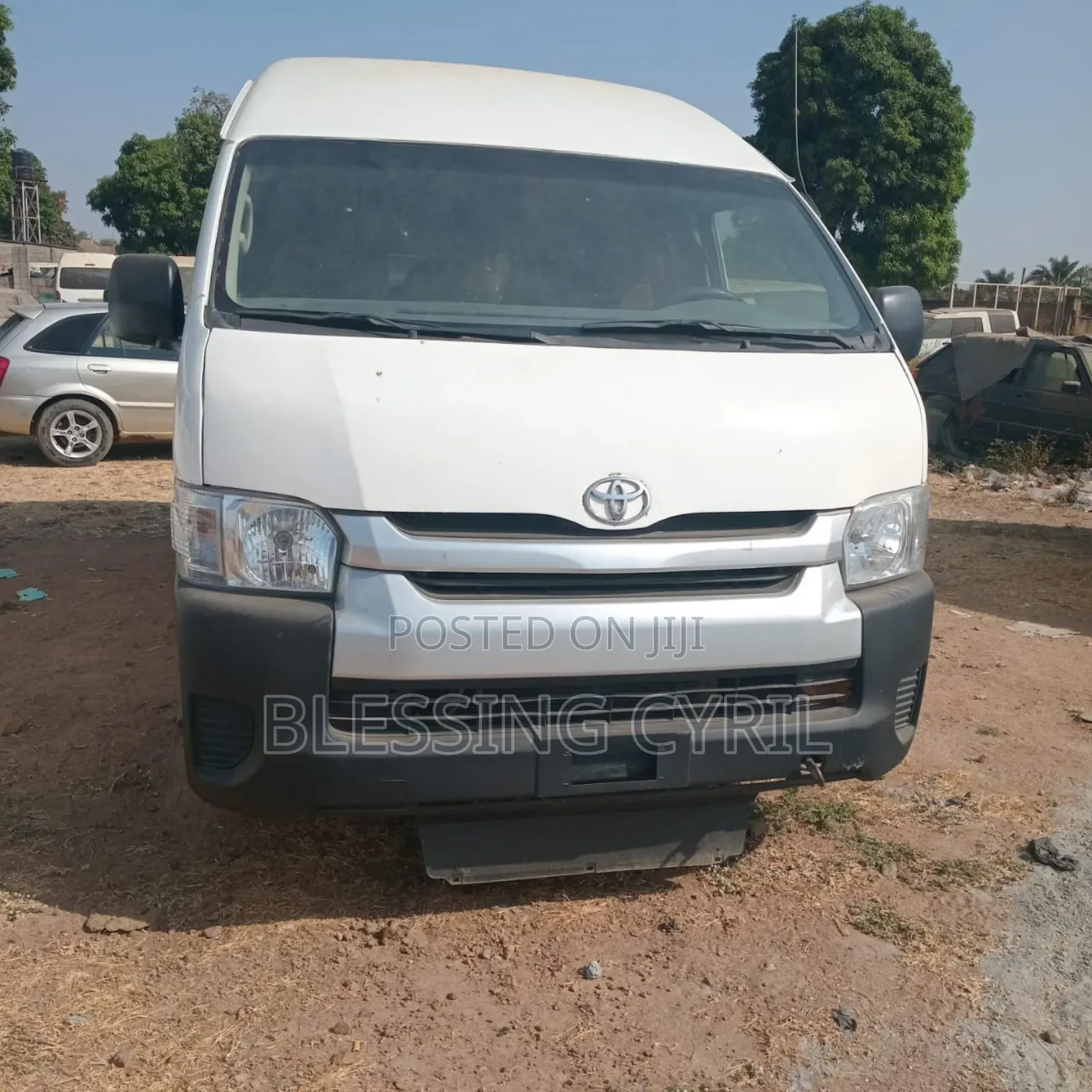 Toyota HiAce 2016 White