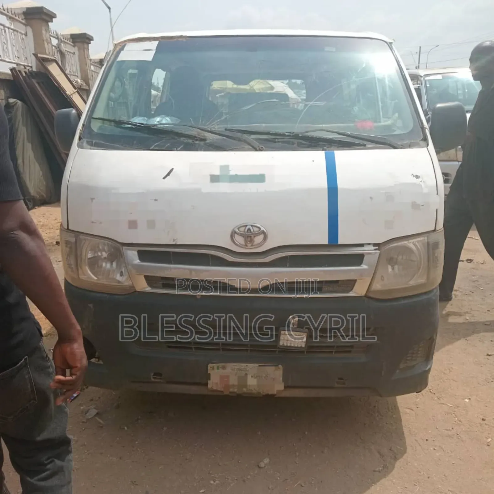 Toyota HiAce 2010 White