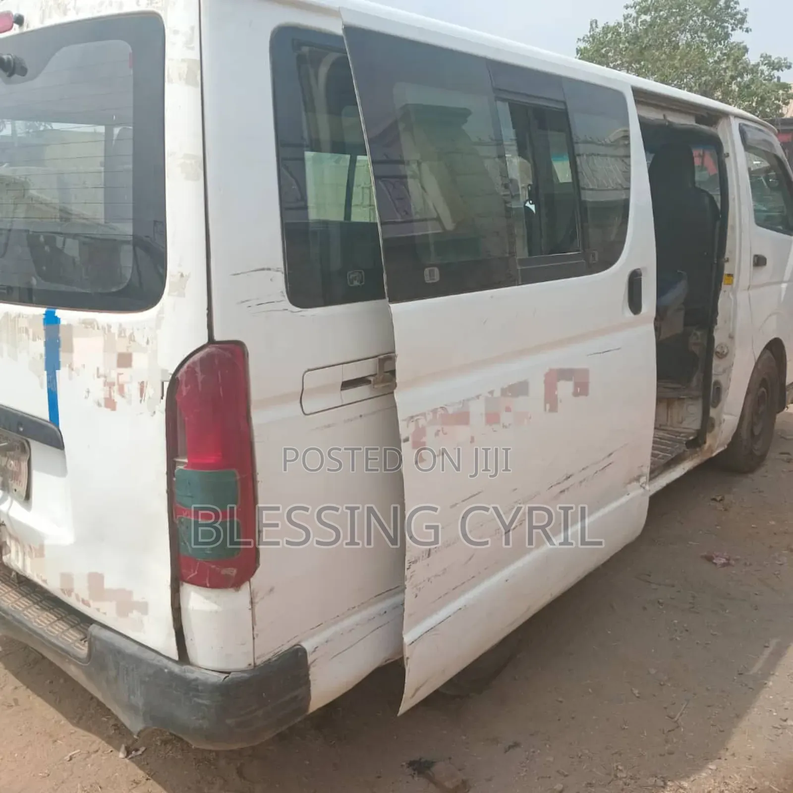Toyota HiAce 2010 White