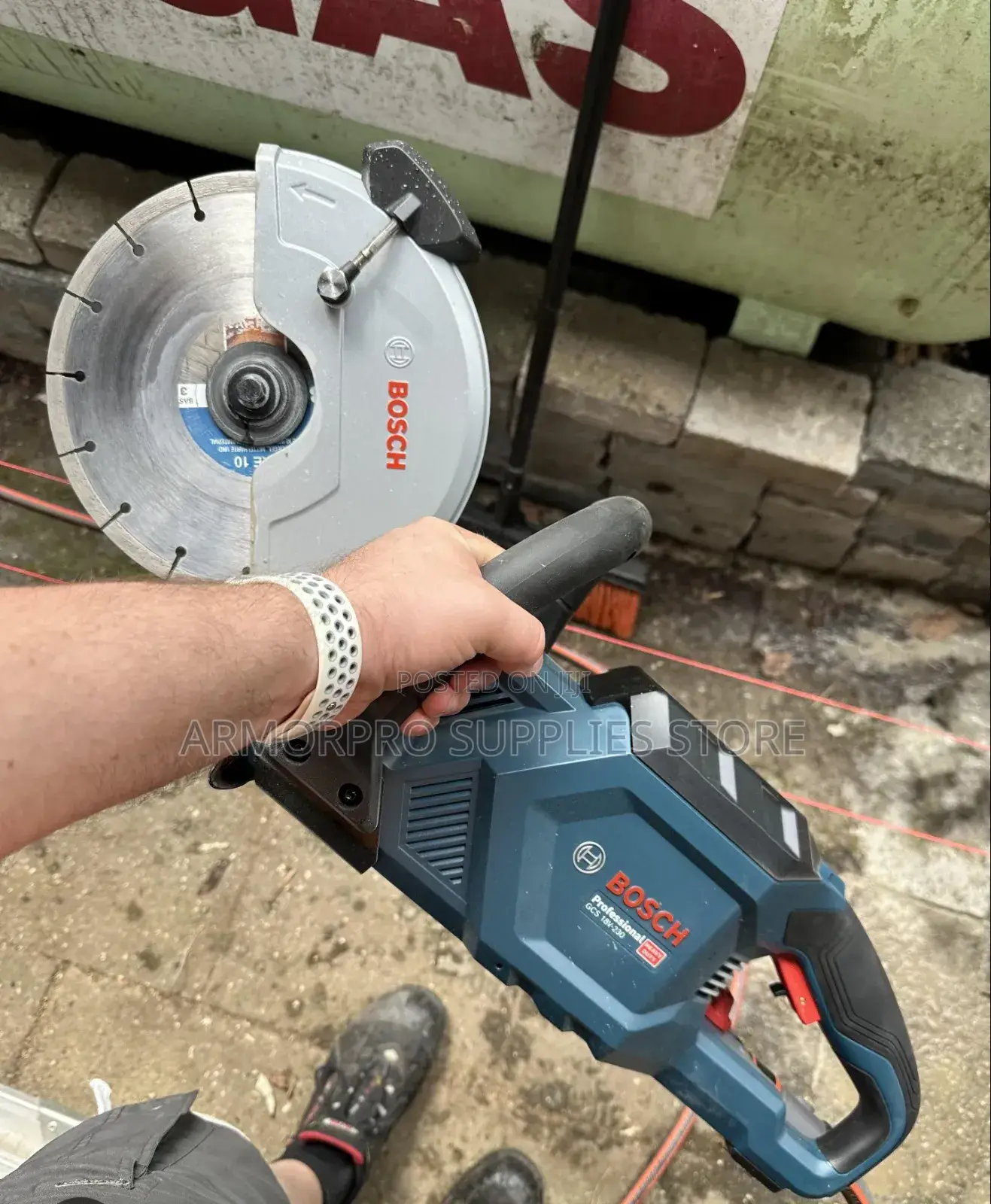 Bosch Professional GCS 18v-230 18v Brushless 9-Inch Cutoff Saw.
