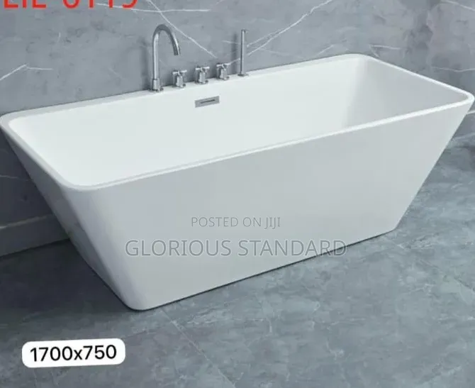 Free Standing Bathtub With Mixer and Tap Plain White